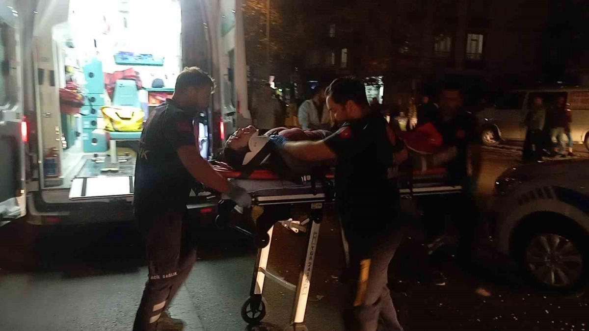 Konya'da caddenin karşısına geçmek isteyen kadına otomobil çarptı