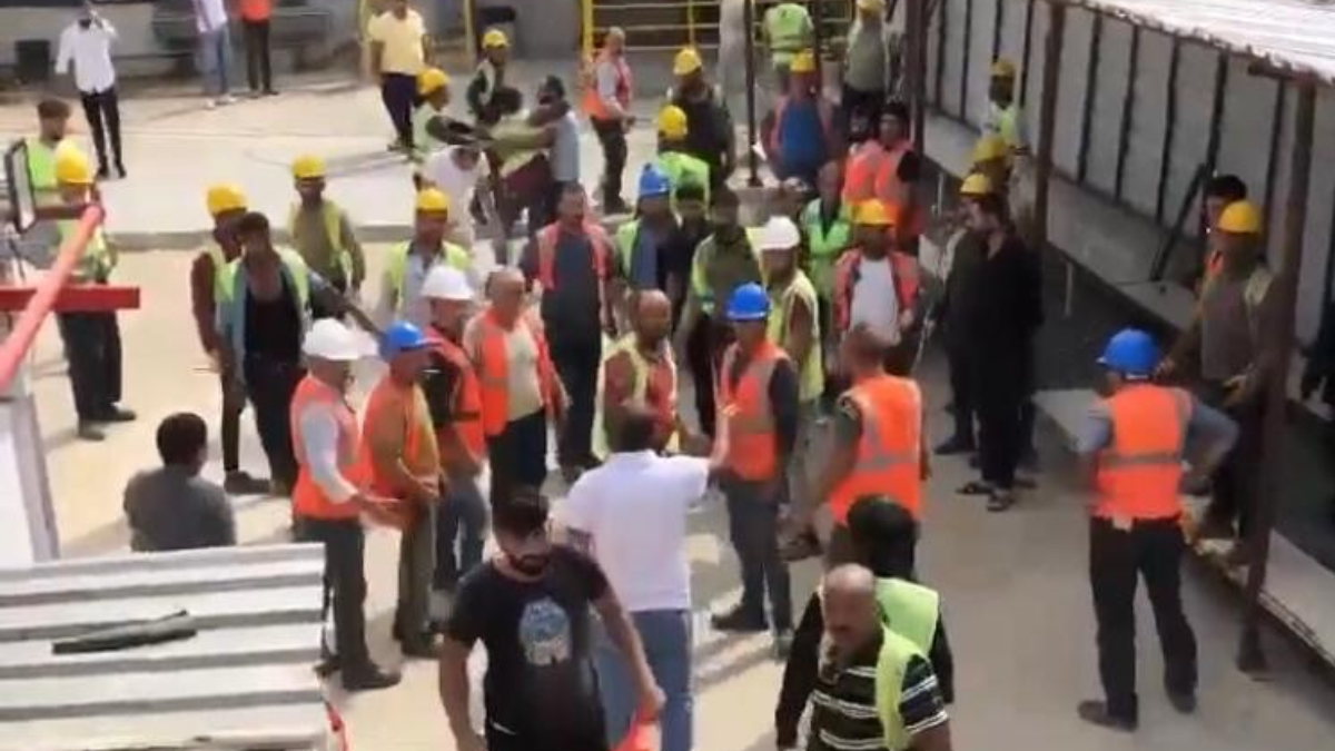 Başakşehir'deki şantiyede işçilerin çekiçli kavgası kameraya yansıdı
