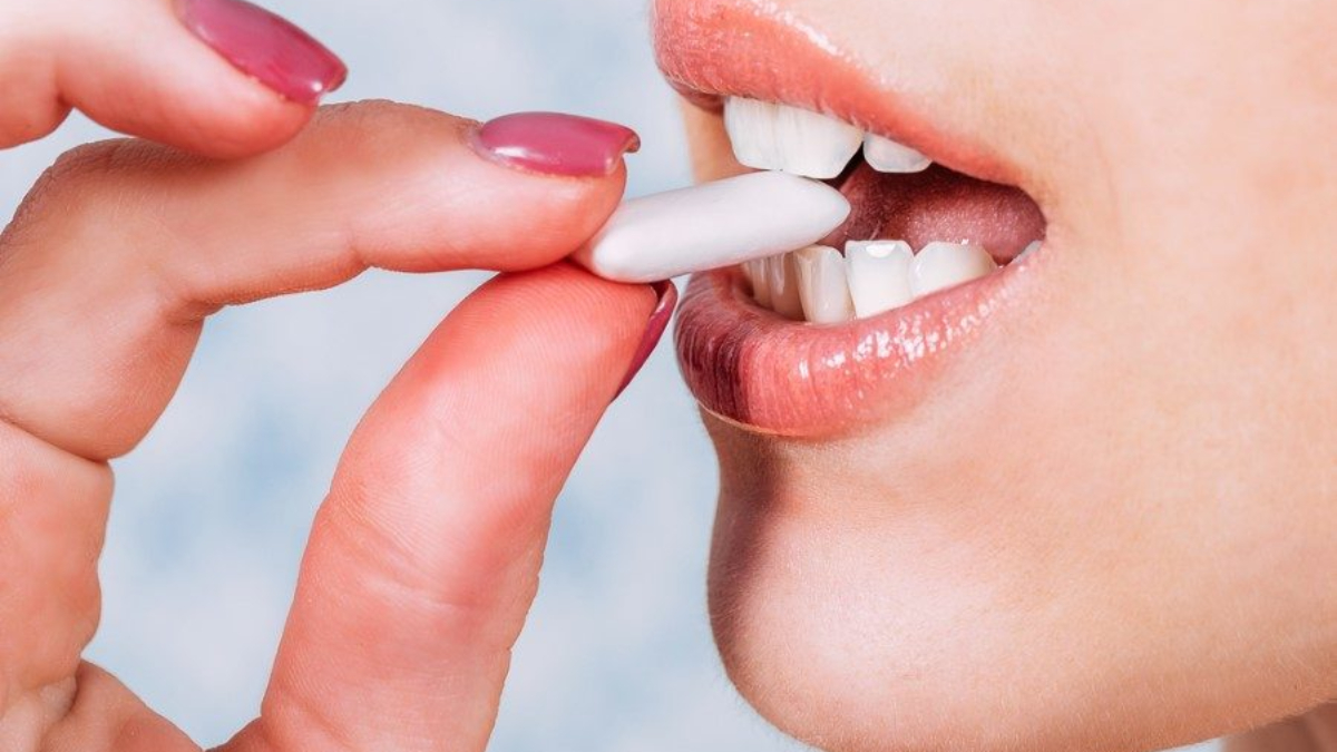 Bu sakız diğerlerine benzemiyor! Faydaları say say bitmiyor: Kilo verdiriyor, dişleri yeniliyor...