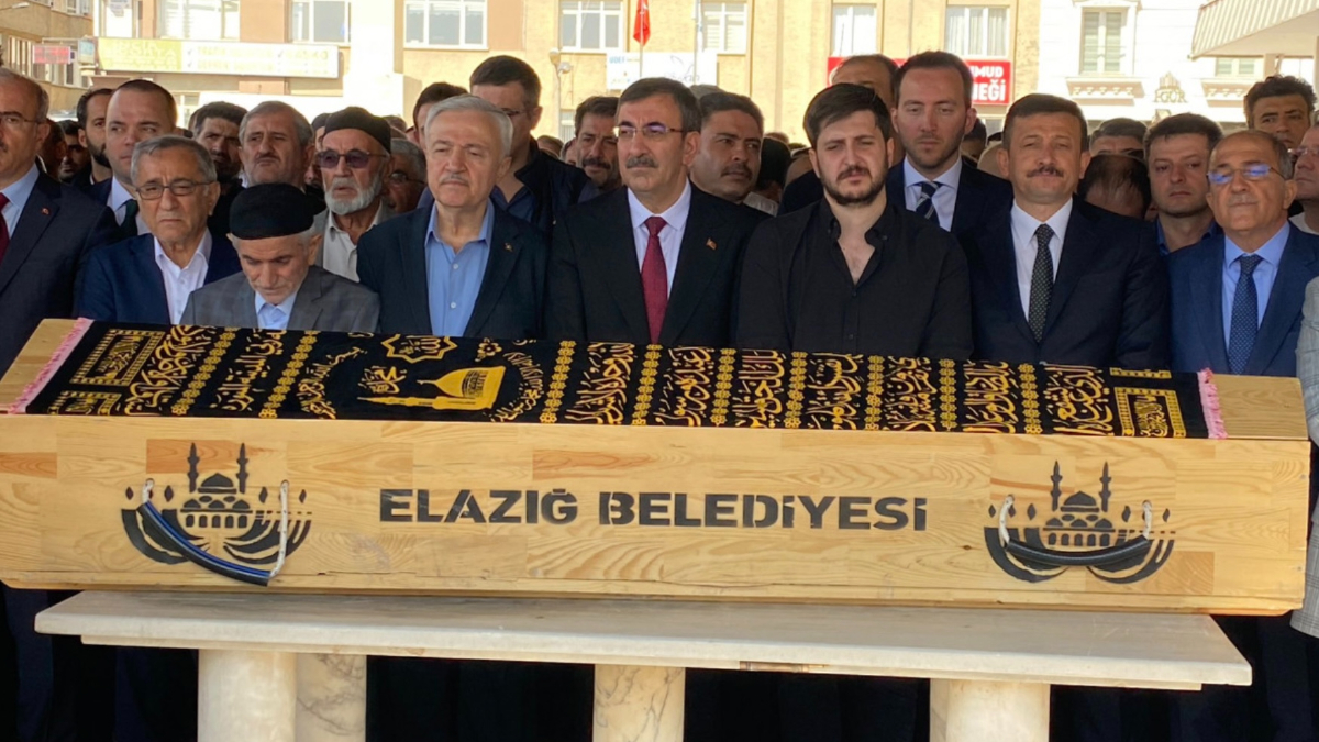 Cevdet Yılmaz, AK Partili Tahir Öztürk'ün cenazesine katıldı