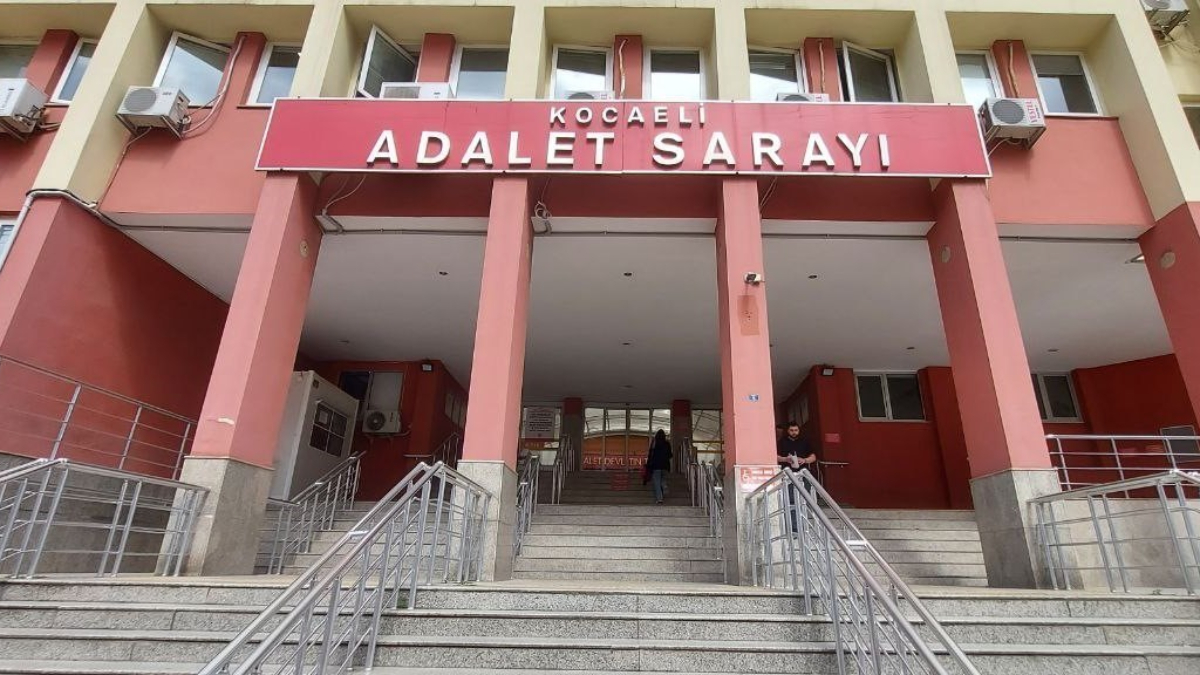 Kocaeli'de tekvando öğretmeni öğrencisiyle sevgili oldu! Cinsel istismarda bulundu..