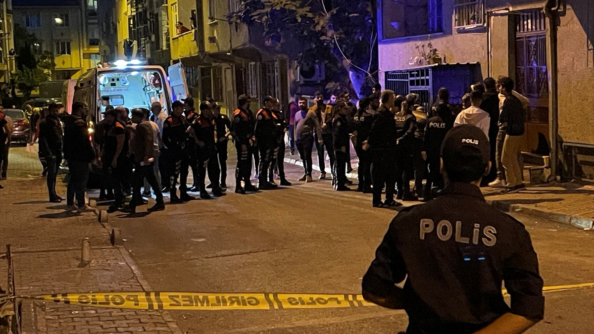 Esenler'de binada yangın: 2 yaşındaki çocuk can verdi