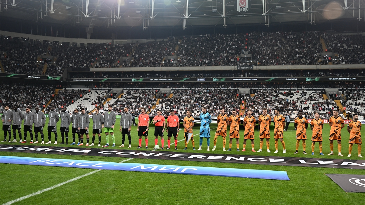 Beşiktaş tribünlerinde 'yönetim istifa' sesleri