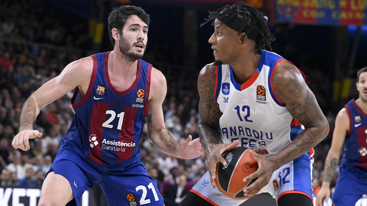 Anadolu Efes, EuroLeague'deki ilk maçında Barcelona'dan 17 sayı fark yedi