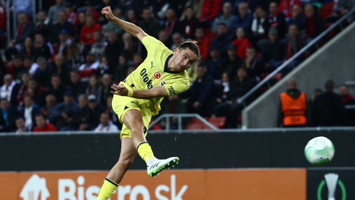 Miguel Crespo: Fenerbahçe'de devam ettiğim için çok mutluyum