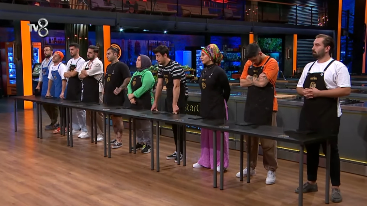Masterchef’te bir ilk! Yarışmacının önlüğü alındı… Eleme adayları bakın nasıl belirlendi