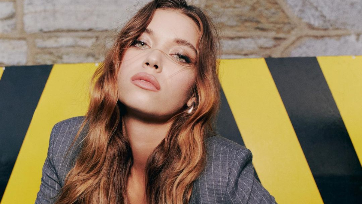 Afra Saraçoğlu lansman tarzı beğenildi