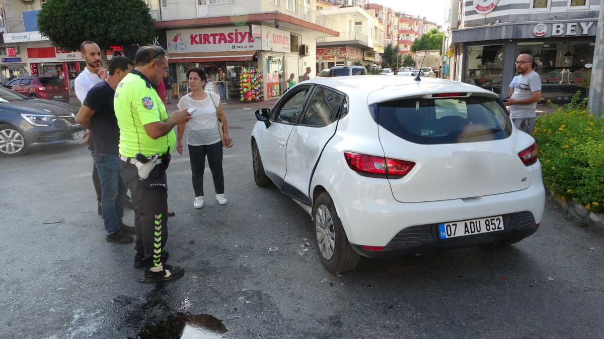 Antalya'da kaskını takmayan motosikletli geçirdiği kazada yaralandı