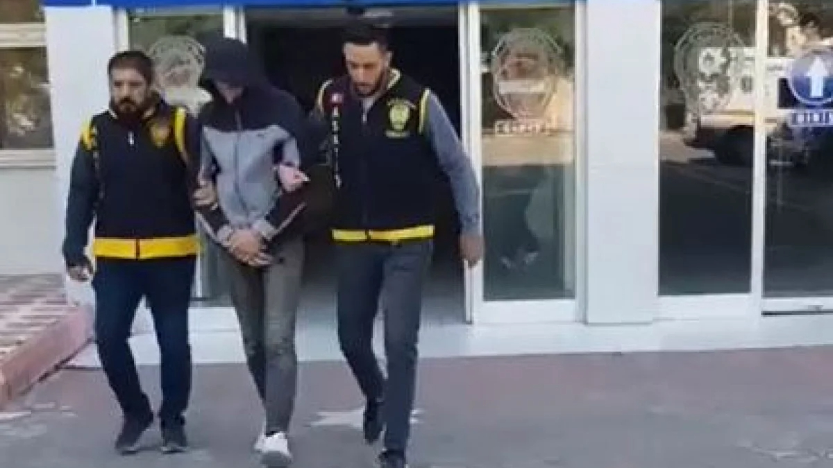 Aksaray'da boğazına bıçak dayadığı yaşlı kadının bileziğini çaldı