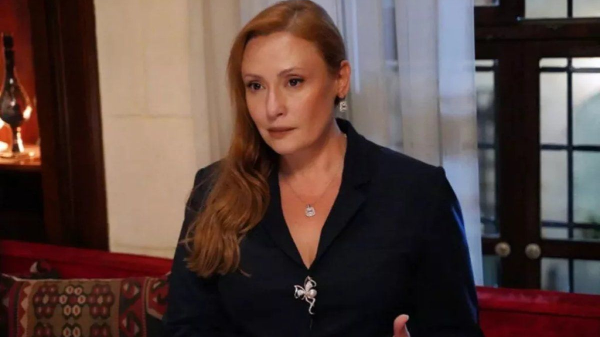 Yalı Çapkını'nın İfakat Yengesi "Kalimera" dedi, Insta'yı coşturdu! "Porselen bebek"