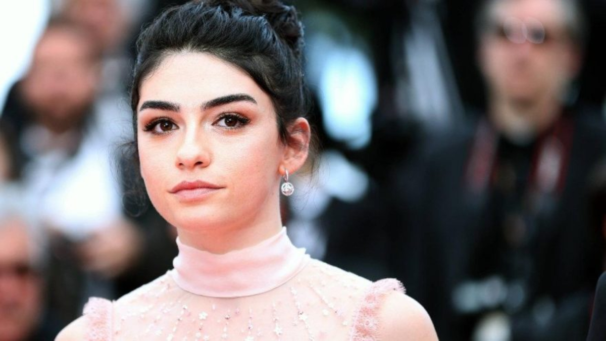 Hazal Ergüçlü plaj pozlarını paylaştı