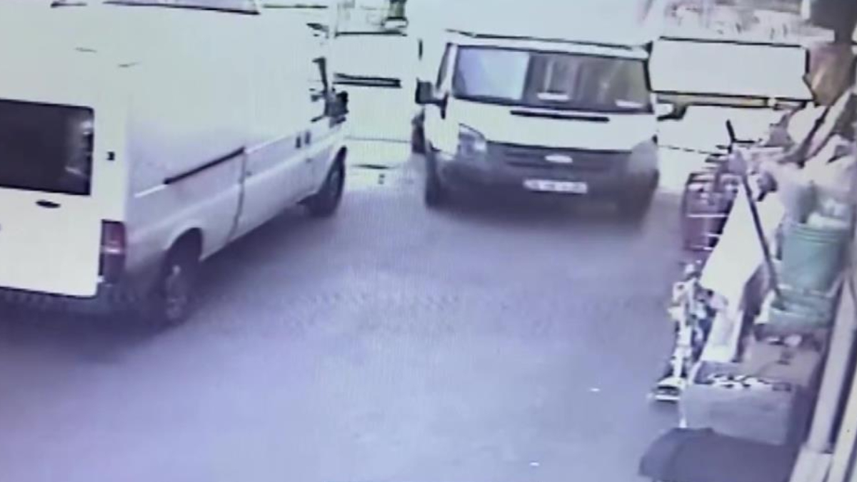 İstanbul Ataşehir'de vatandaşa çarpan kamyonet hızla kaçtı