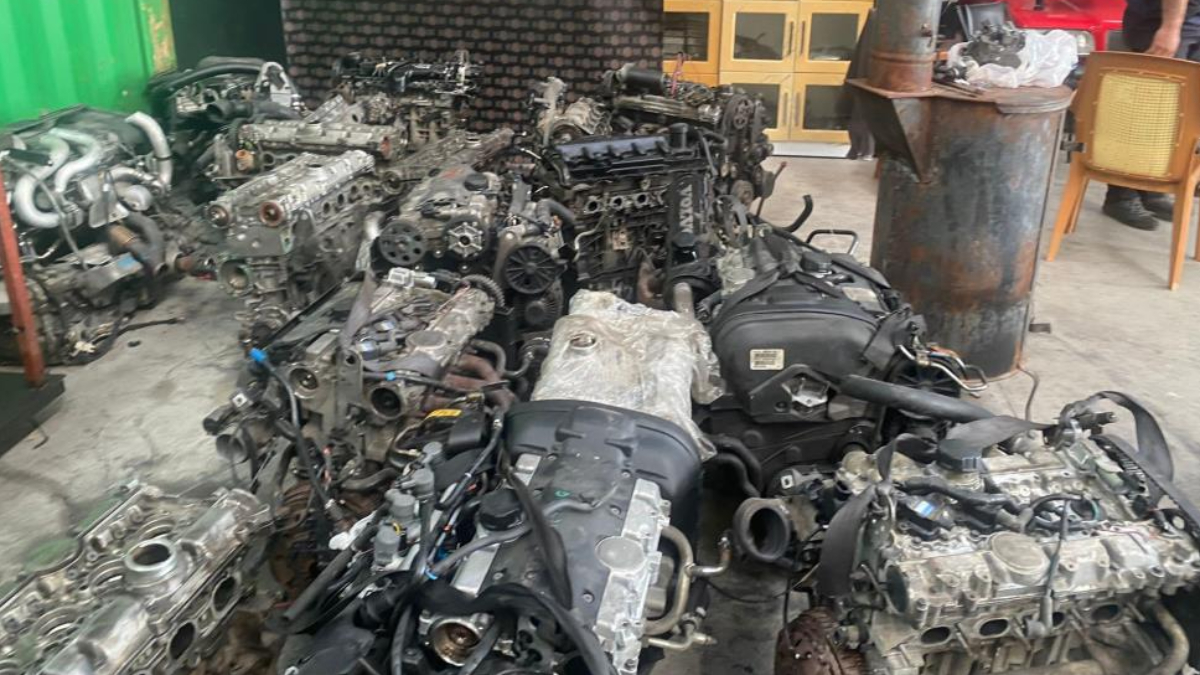 Kayseri'de 3 milyon lira değerinde 30 adet kaçak otomobil motoru ele geçirildi