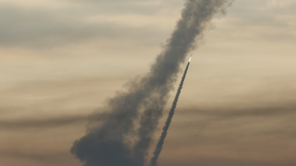 Abluka altındaki Gazze'den İsrail'e roketler fırlatıldı