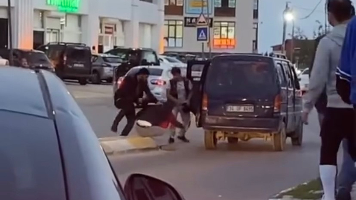 Pendik'teki sopalı trafik kavgaları kamerada