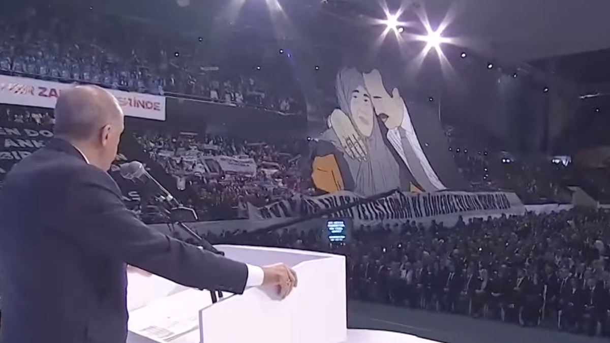 Büyük kongrede duygusal anlar! Cumhurbaşkanı Erdoğan ve annesinin koreografi gösterisi yapıldı...