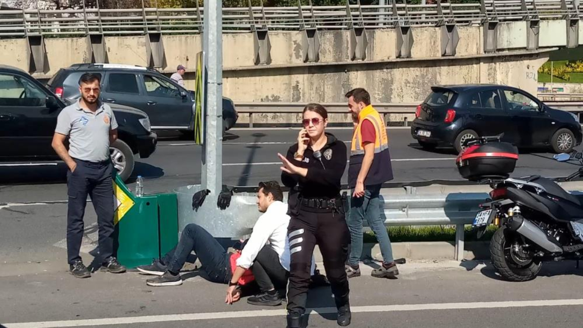 İstanbul'da kadın trafik polisi yaralının başından ayrılmadı