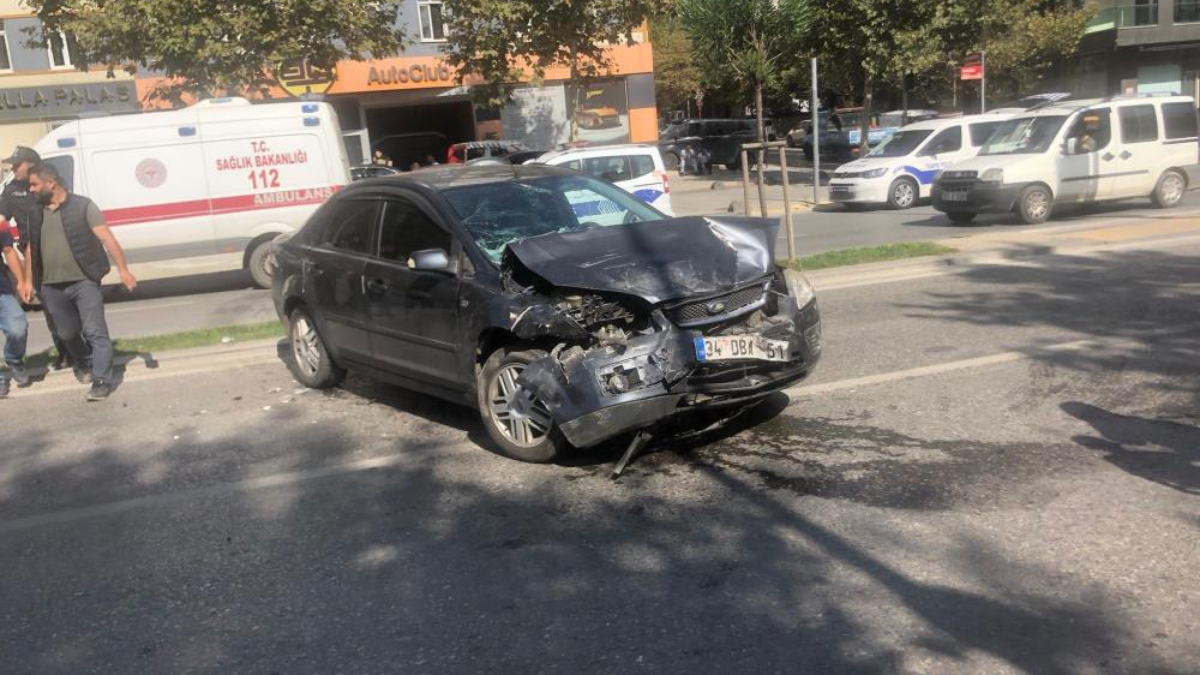 İstanbul'da ışık ihlali kazaya neden oldu