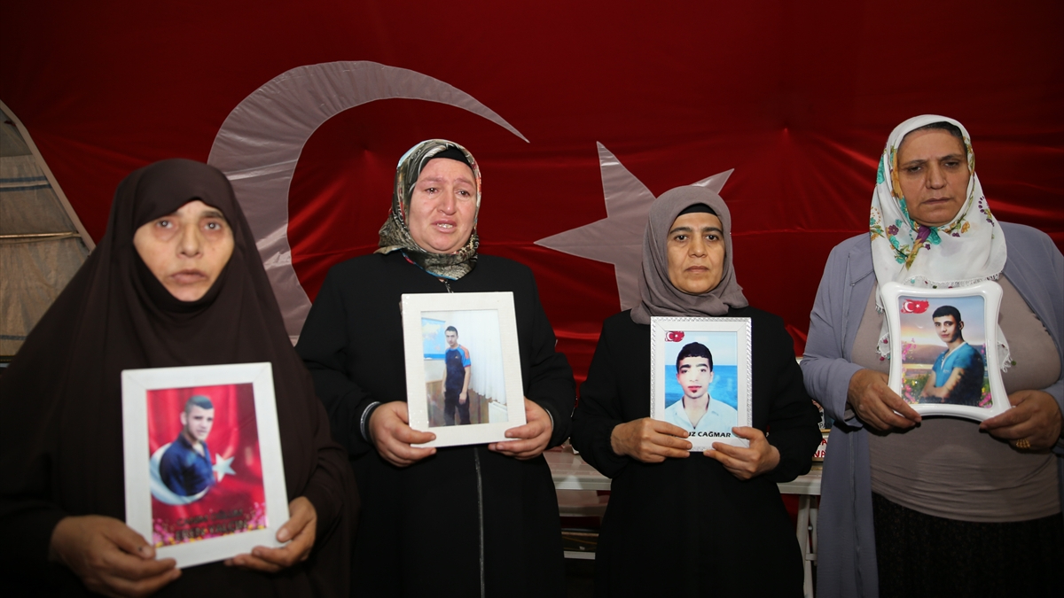 Diyarbakır annelerinin eylemi bin 496'nci gününde! 'PKK ve HDP'ye çocuğumu yem etmeyeceğim'