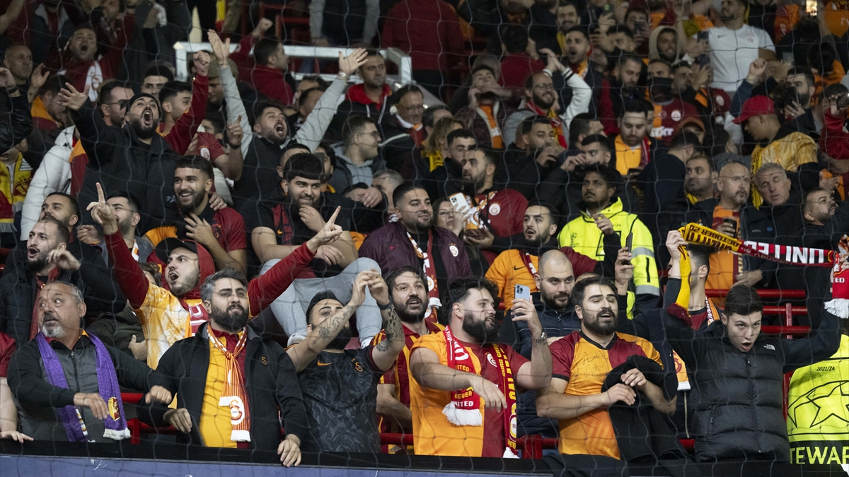 Manchester United, Galatasaray maçı için taraftarından özür diledi
