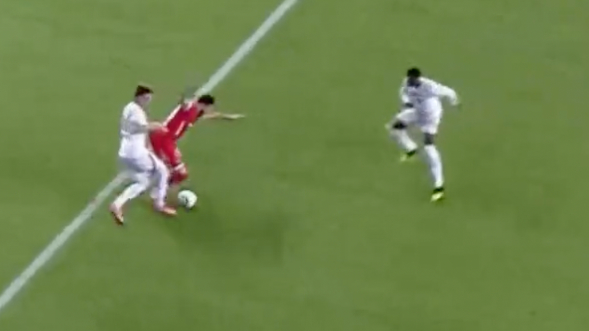 Jehezkel yerde kaldı, Antalyaspor penaltı bekledi