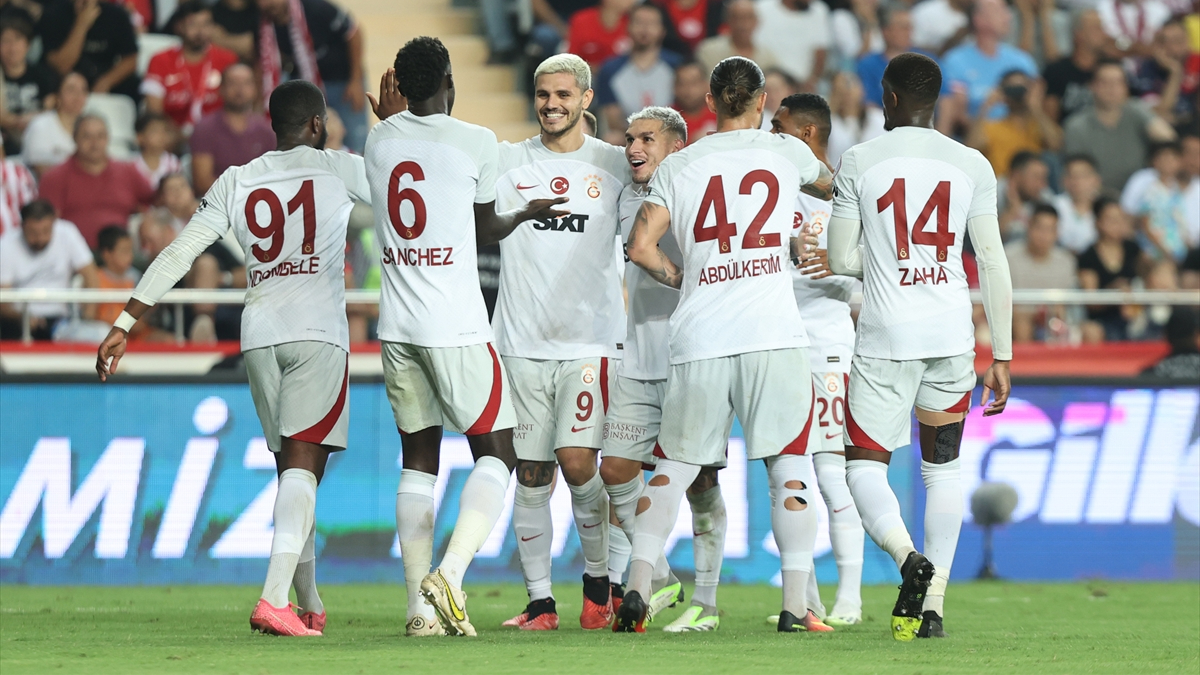 Galatasaray, Antalyaspor'u deplasmanda yendi