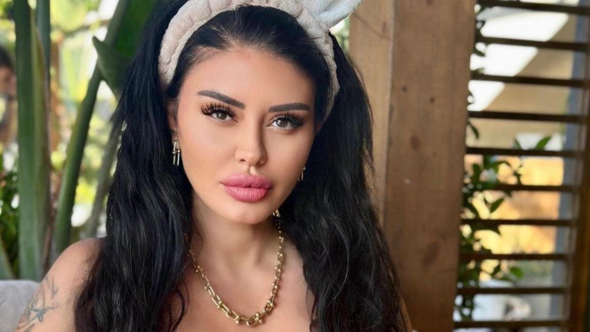 Ebru Polat’ın cüretkar pozuna takipçileri akın ediyor! “İç çamaşırı giymeyi unutmuşsun”