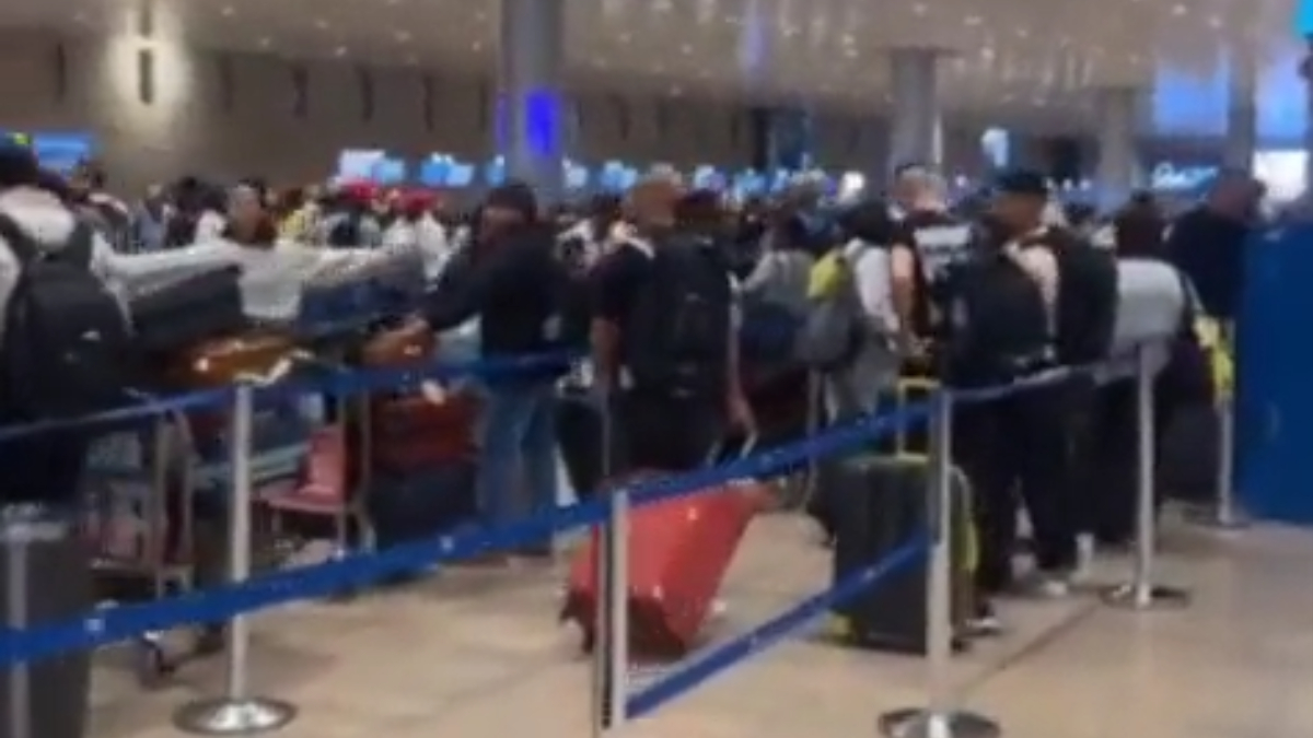 İsrail'in Ben Gurion Uluslararası Havalimanı'nda izdiham yaşandı