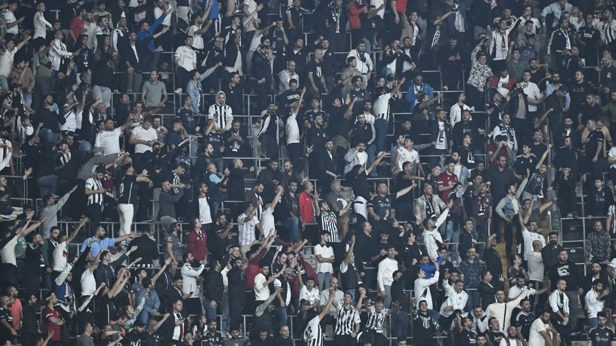 Beşiktaş taraftarından protesto! Sessiz kaldılar