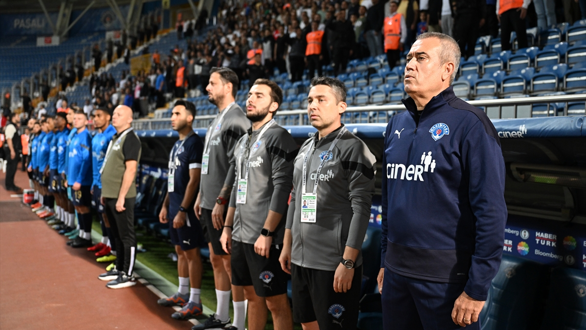 Kemal Özdeş'ten hakem Mete Kalkavan'a eleştiri