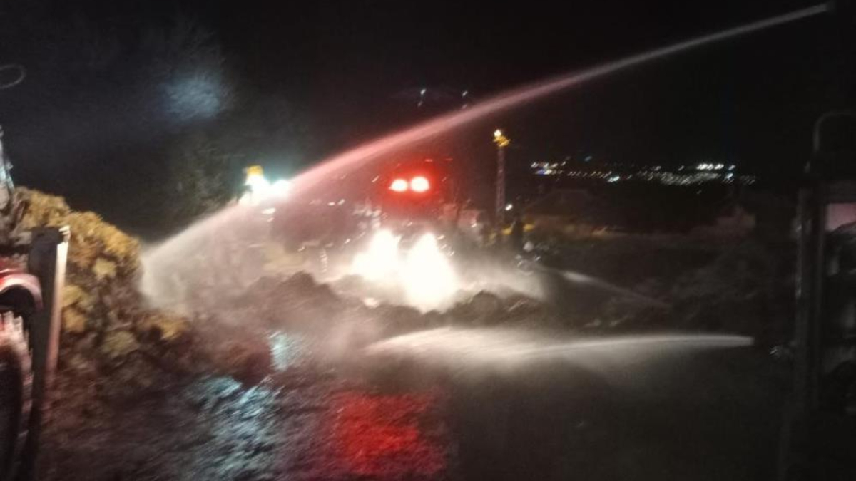 Burdur'da 2 bin saman balyası alev alev yandı