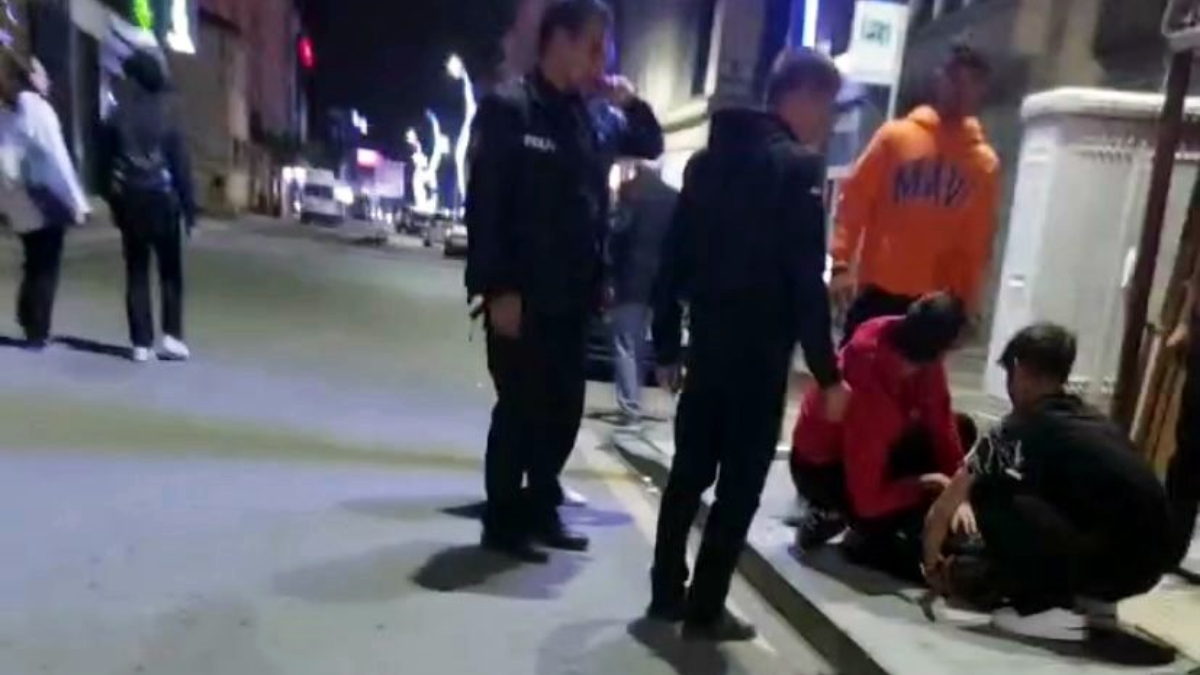 Sakarya'da gençlerin kavgasında kan aktı: 3 yaralı