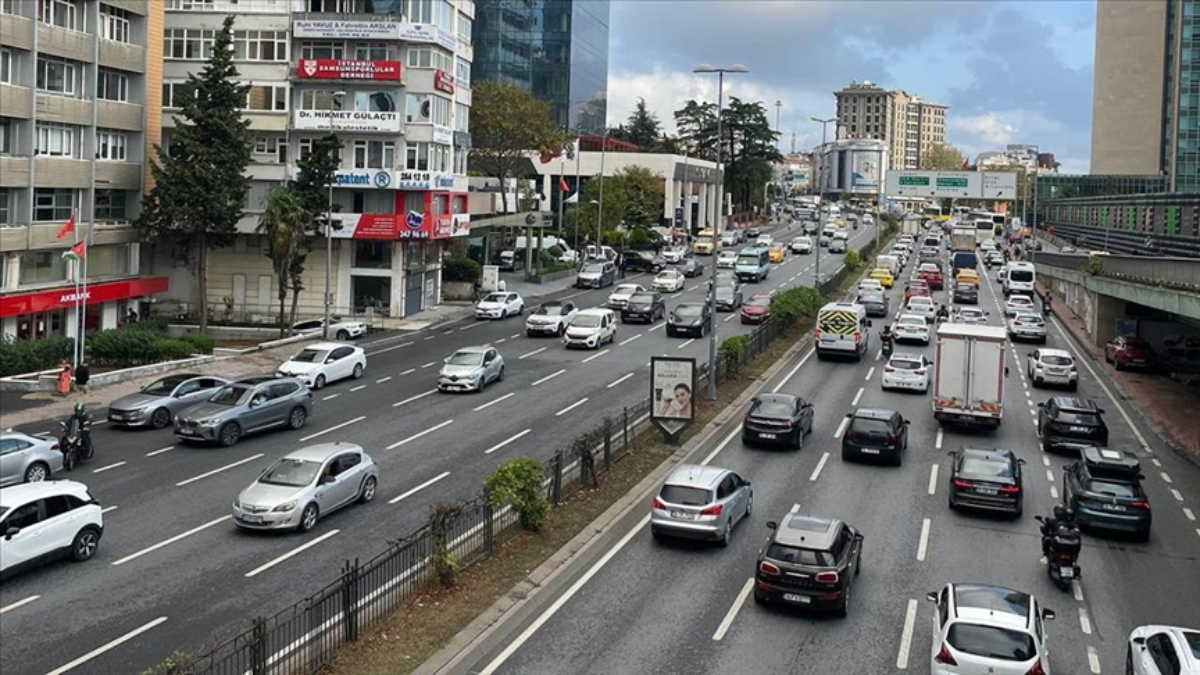 İstanbul'da trafik yoğunluğu! Trafik durma noktasına geldi...