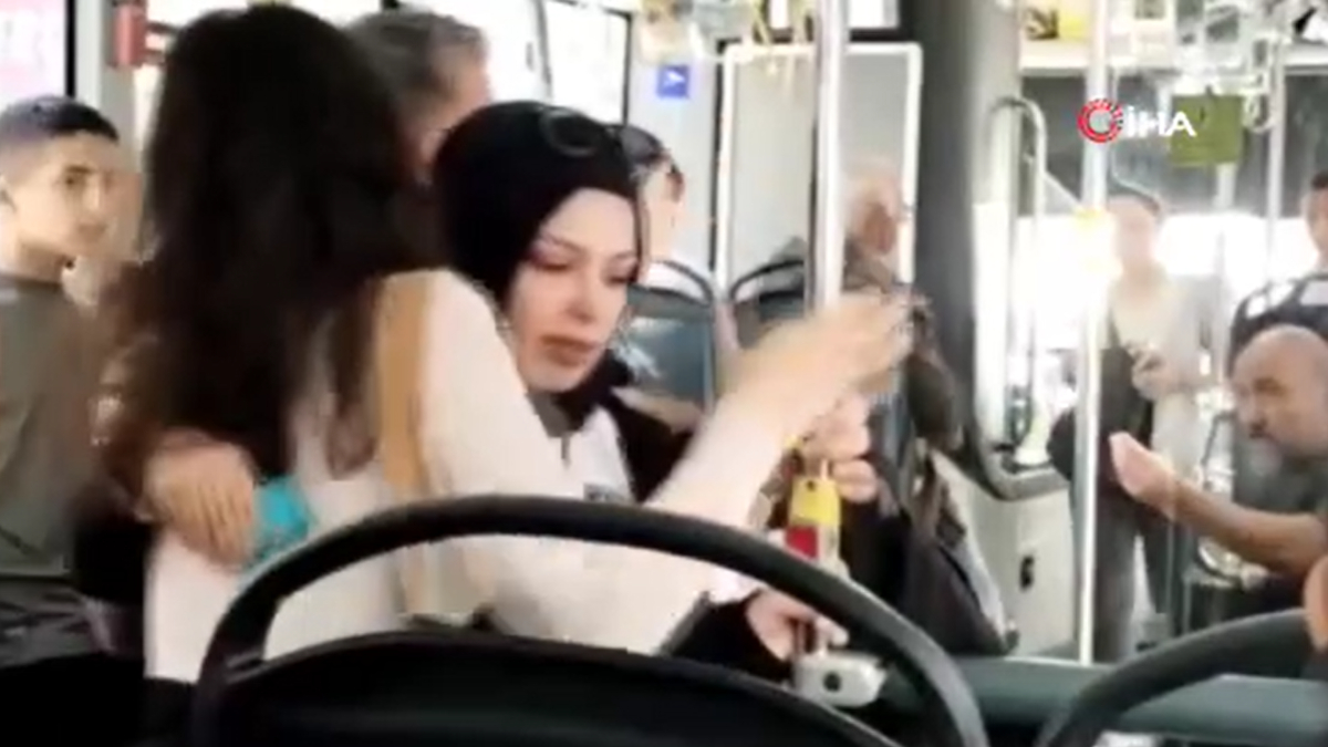İstanbul'da otobüste kadın ile erkek yolcu birbirinde girdi: 'Kadın olarak senden utandım..'