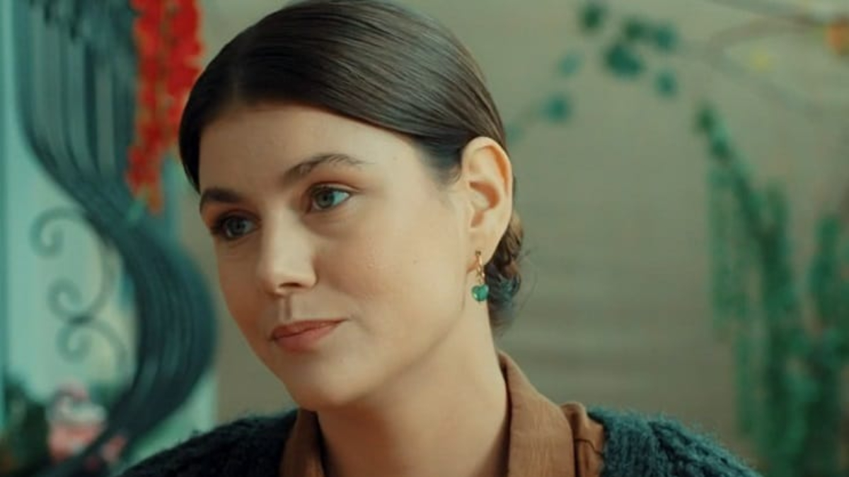 Hülya Avşar'ın gençliğine benzetildi! Gönül Dağı'nın Selma Öğretmen'i Melis Sevinç 90'lar tarzıyla büyüledi!