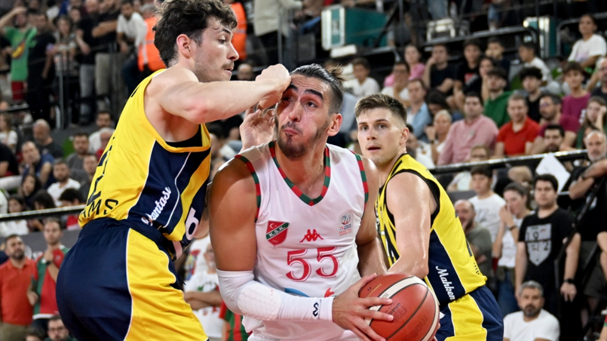 Fenerbahçe, Karşıyaka'ya mağlup oldu