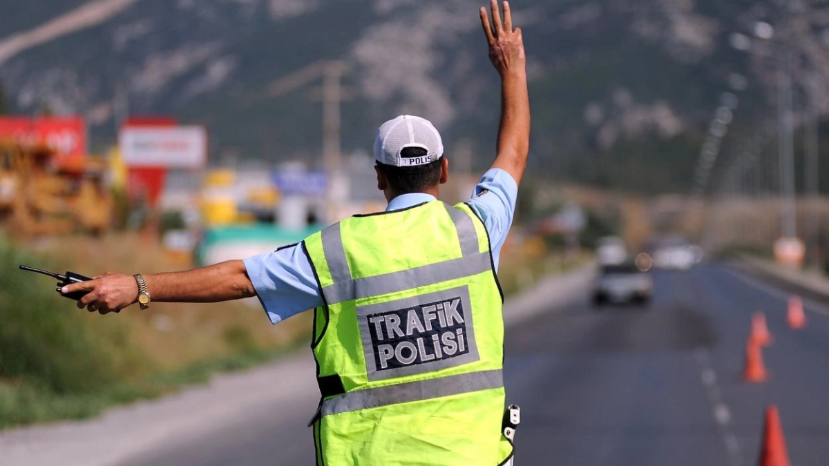 Trafikte sakın bunu yapmayın: Cezalar katlandı! Affetmiyorlar…