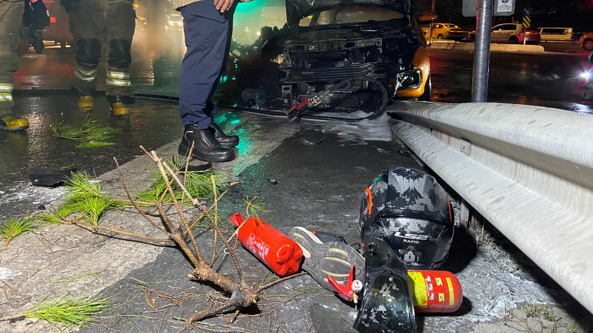 İstanbul Gaziosmanpaşa'da taksi ile motosiklet çarpıştı: 1 ölü 1 yaralı