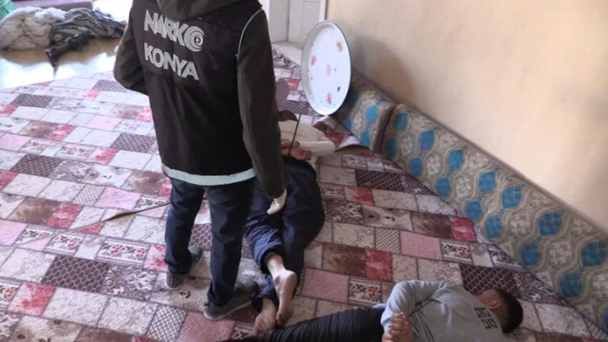 Konya'da 'Polis dahi giremez' denilen mahalleye uyuşturucu baskını: 6 tutuklu