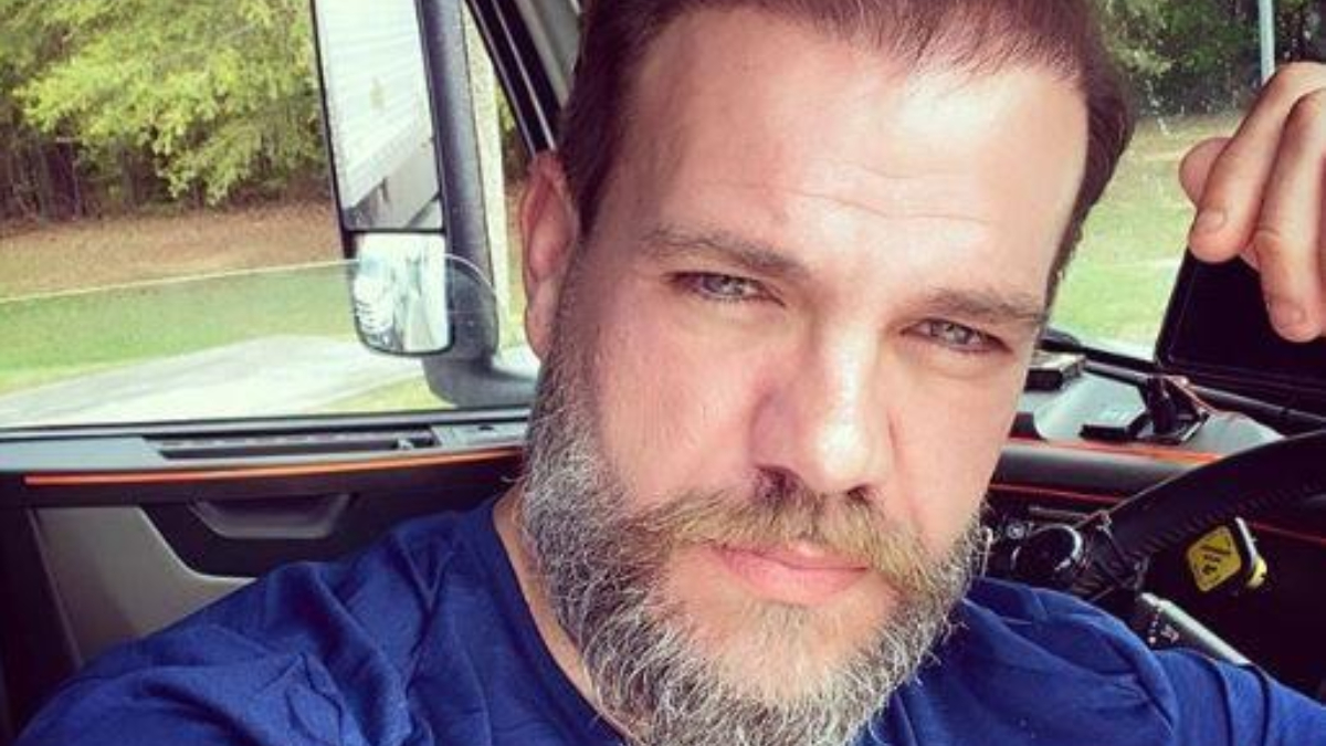 Tolga Karel, çıkan savaşlarla ilgili paylaşım yaptı