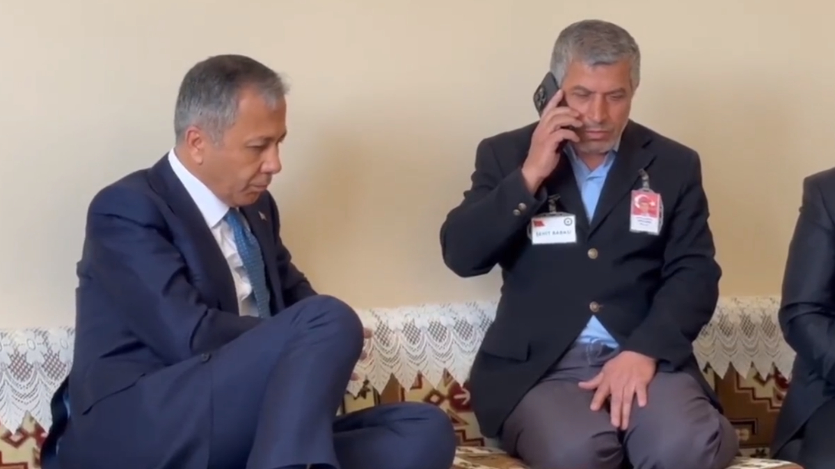 Cumhurbaşkanı Erdoğan'dan şehit polis Cihat Ermiş'in babasına başsağlığı telefonu