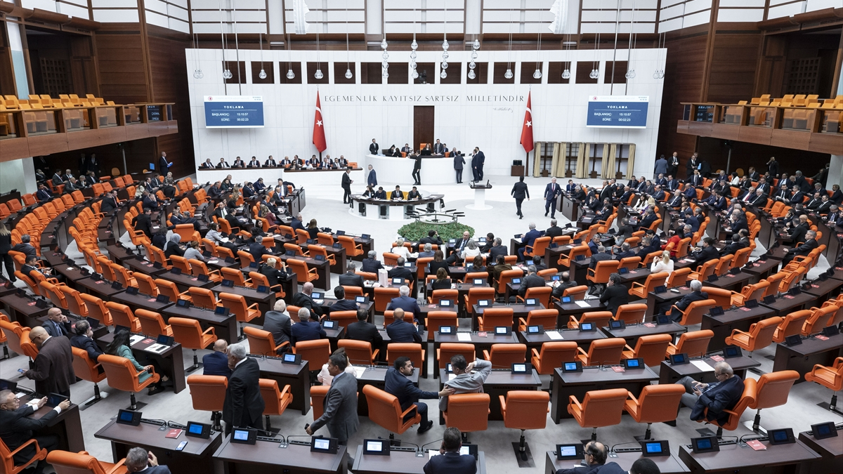 Saadet Partisi'nin TBMM'deki yer sorunu, Bahçeli'nin devreye girmesiyle çözüldü