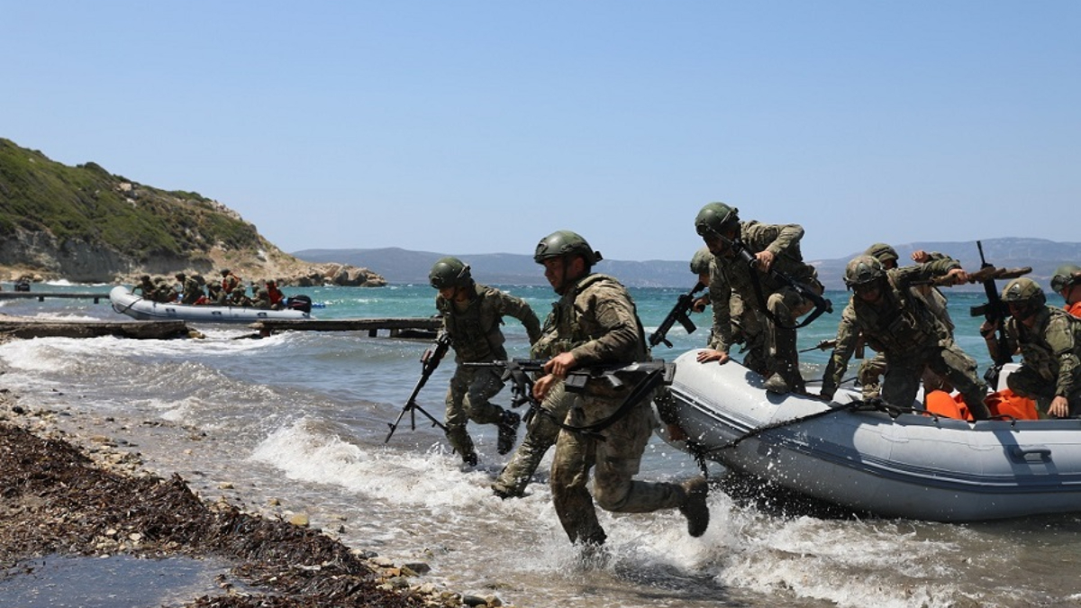 Ege'de yapılan Müşterek Bot Eğitimi'nden nefes kesen kareler