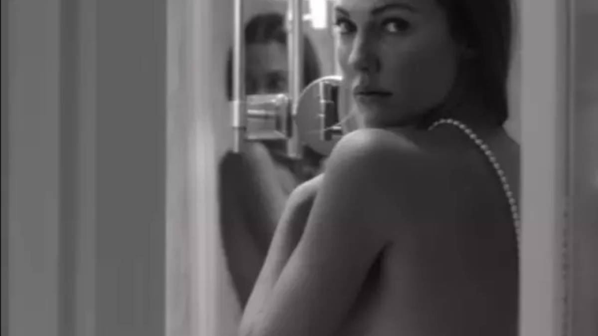 Meryem Uzerli üstsüz poz verdi