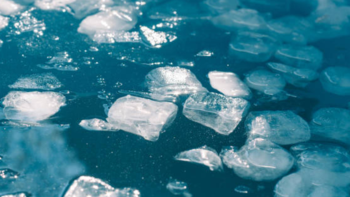 Hem dinç hem de genç görünmeye buz gibi keskin çözüm! Bu yöntem sadece 5 dakikanızı alacak...