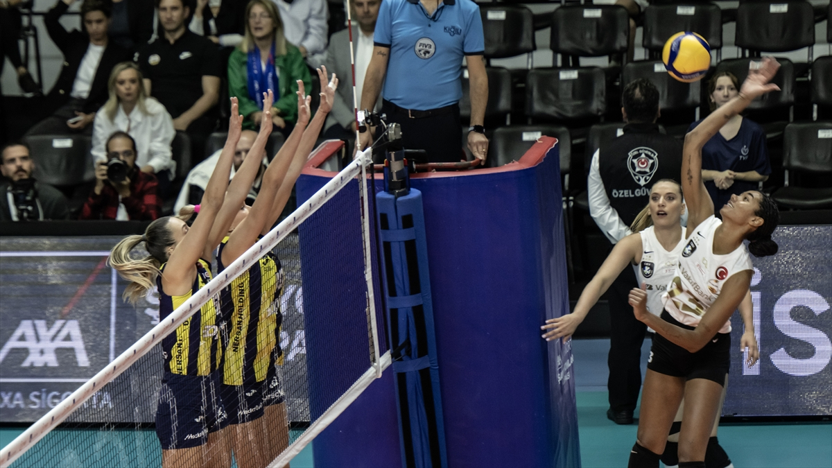 Fenerbahçe'yi yenen Vakıfbank, Şampiyonlar Kupası'nı kazandı