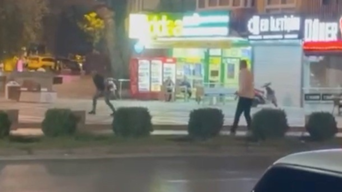 Antalya'da silahlı kavga anı kameraya yansıdı