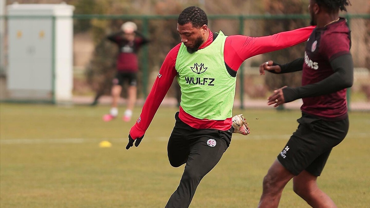 Colin Kazım'dan ilginç iddia: Karagümrüklü futbolcular sigara içiyordu