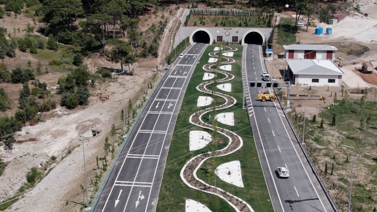 Assos ve Troya tünelleri 1 yaşında! 3 milyonu aşkın araç geçti