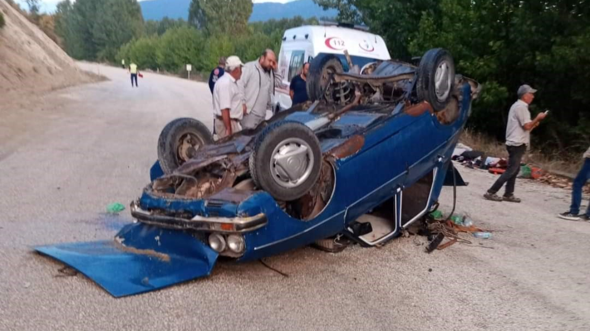 Burdur’da kontrolden çıkan otomobil takla attı: 3 yaralı